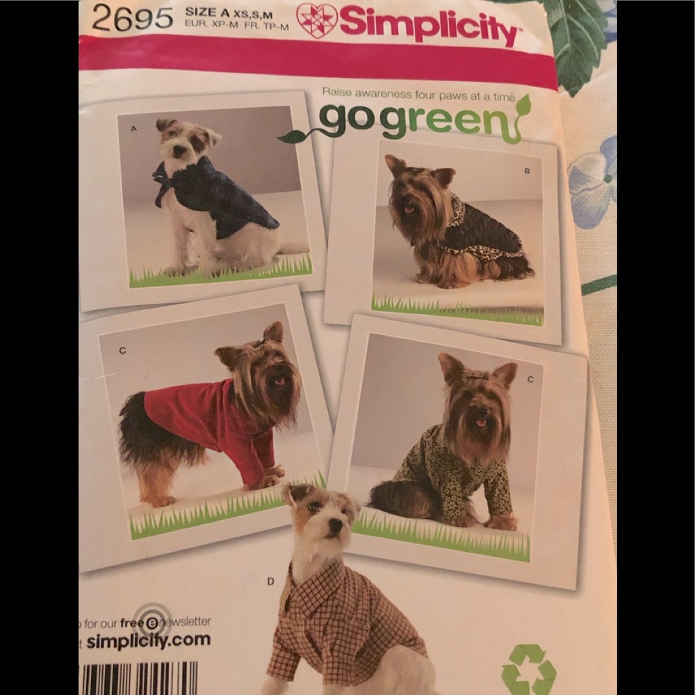 - - Simplicity Dog clothing in 3 sizes uncut 2695